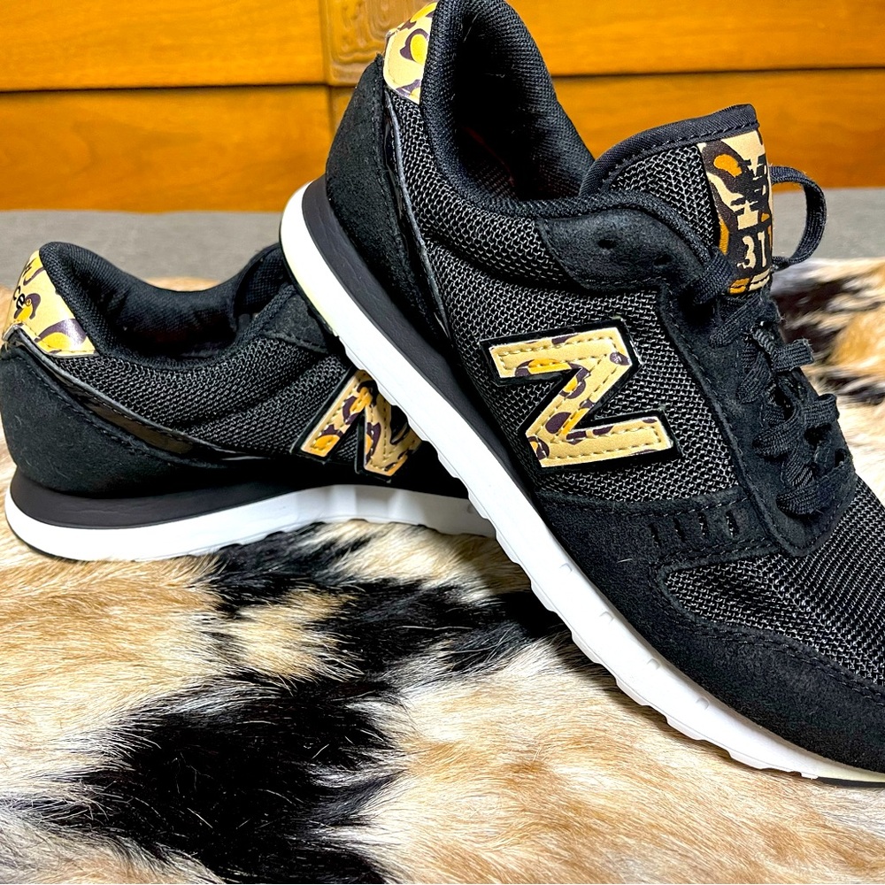 New Balance 7 tennis shoes